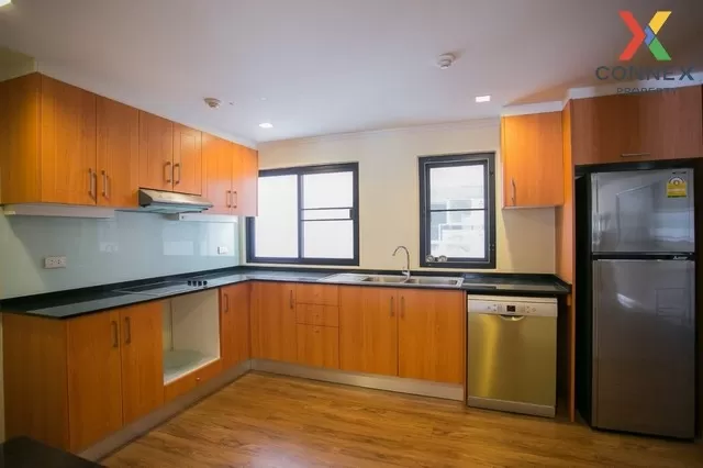 FOR RENT condo , Las Colinas , high floor , MRT-Sukhumvit , Khlon